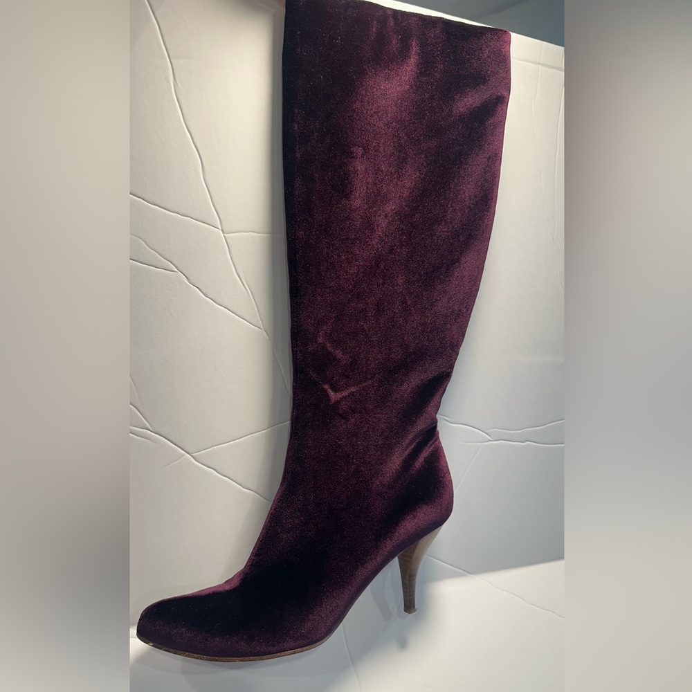 Elegant Velvet Knee-High Boots